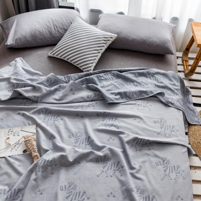 91家纺网 家纺一手货源 找家纺 朴尔家纺 2020年新款双层全棉纱布毛巾被 骏马-灰