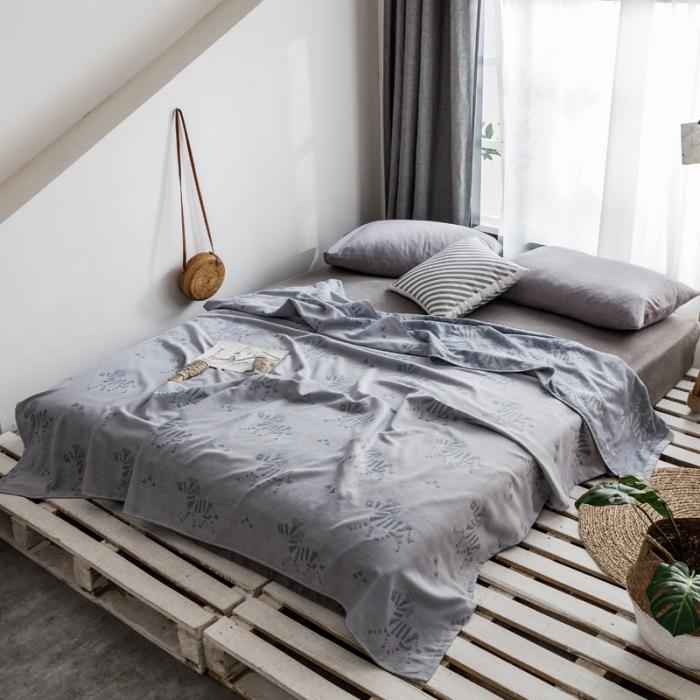 91家纺网 家纺一手货源 找家纺 朴尔家纺 2020年新款双层全棉纱布毛巾被 骏马-灰