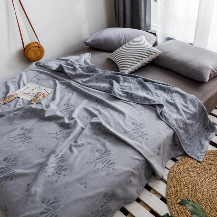 91家纺网 家纺一手货源 找家纺 朴尔家纺 2020年新款双层全棉纱布毛巾被 骏马-灰