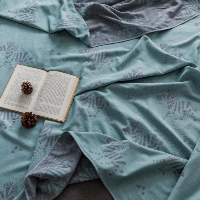 91家纺网 家纺一手货源 找家纺 朴尔家纺 2020年新款双层全棉纱布毛巾被 骏马-墨绿