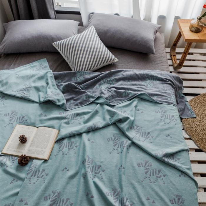 91家纺网 家纺一手货源 找家纺 朴尔家纺 2020年新款双层全棉纱布毛巾被 骏马-墨绿