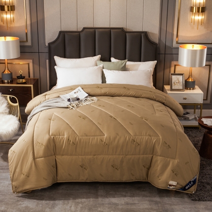 91家纺网 家纺一手货源 找家纺 莱宁被业 2019新款臻品驼毛被 图片色