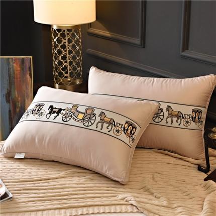 91家纺网 家纺一手货源 找家纺 九州枕芯 2020年新款羽丝枕 宫廷皇家羽丝枕