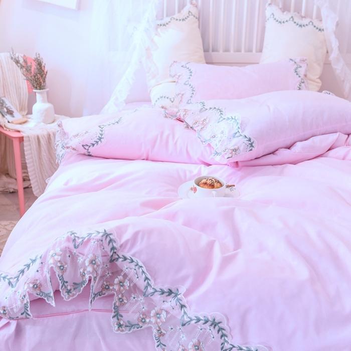 91家纺网 家纺一手货源 找家纺 绒世界 2021新品玫瑰秘密系列四件套床裙款玫瑰秘密-粉