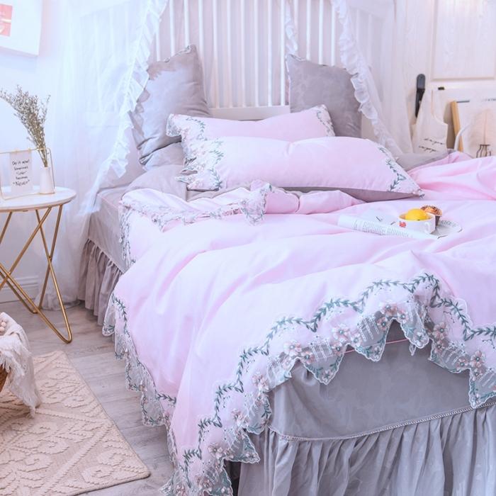 91家纺网 家纺一手货源 找家纺 绒世界 2021新品玫瑰秘密系列四件套床裙款玫瑰秘密-粉灰