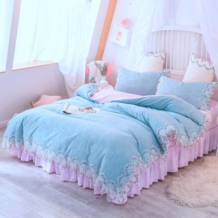 91家纺网 家纺一手货源 找家纺 绒世界 2021新品玫瑰秘密系列四件套床裙款慕蓝+粉