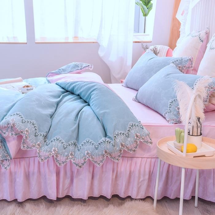 91家纺网 家纺一手货源 找家纺 绒世界 2021新品玫瑰秘密系列四件套床裙款慕蓝+粉
