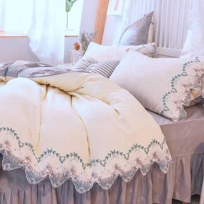 91家纺网 家纺一手货源 找家纺 绒世界 2021新品玫瑰秘密系列四件套床裙款玫瑰秘密+白灰