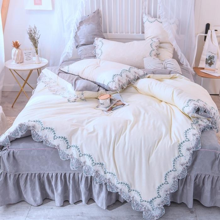 91家纺网 家纺一手货源 找家纺 绒世界 2021新品玫瑰秘密系列四件套床裙款玫瑰秘密+白灰