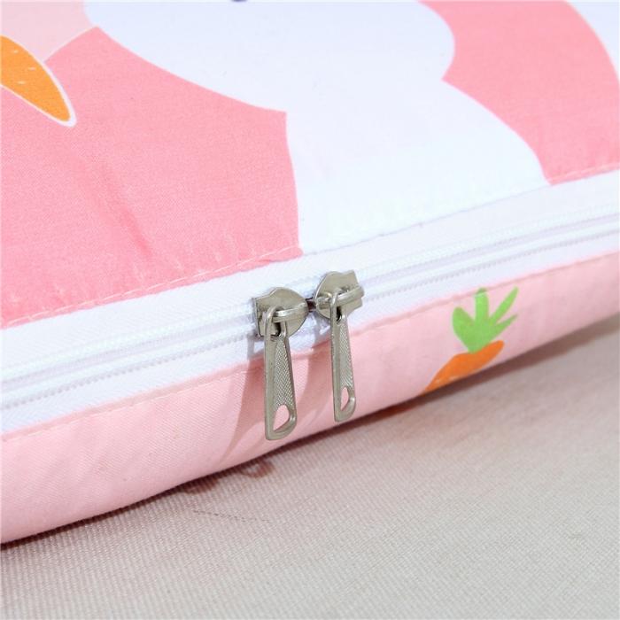 91家纺网 家纺一手货源 找家纺 宝马家纺 2022年精梳棉抱枕被 幸福小兔