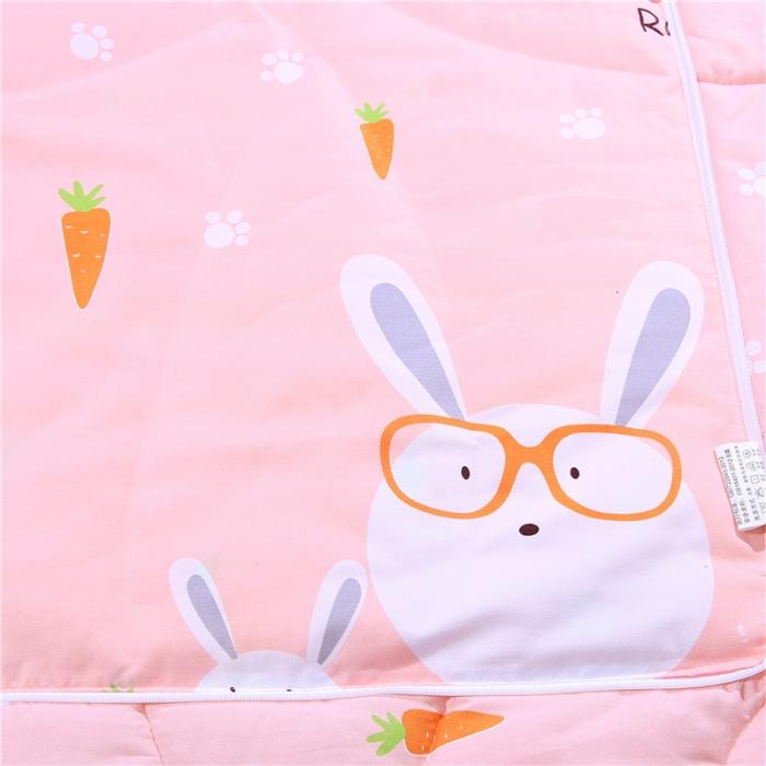 91家纺网 家纺一手货源 找家纺 宝马家纺 2022年精梳棉抱枕被 幸福小兔