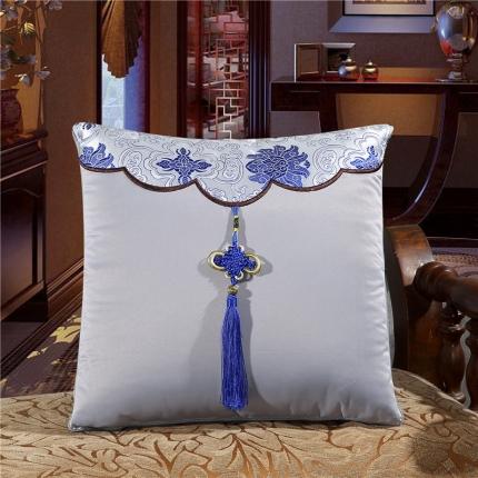 91家纺网 家纺一手货源 找家纺 宝马家纺 2022中国结锦缎抱枕被 中国风-银灰