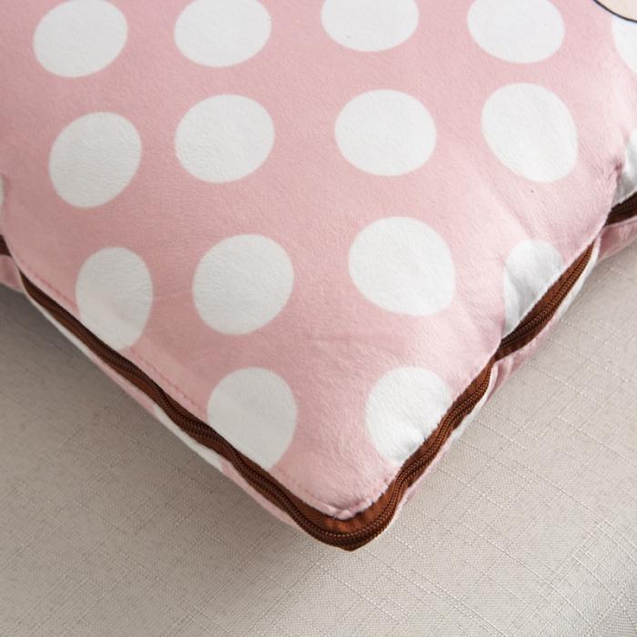 91家纺网 家纺一手货源 找家纺 宝马家纺 2022荷兰绒数码印花抱枕被 粉色松鼠