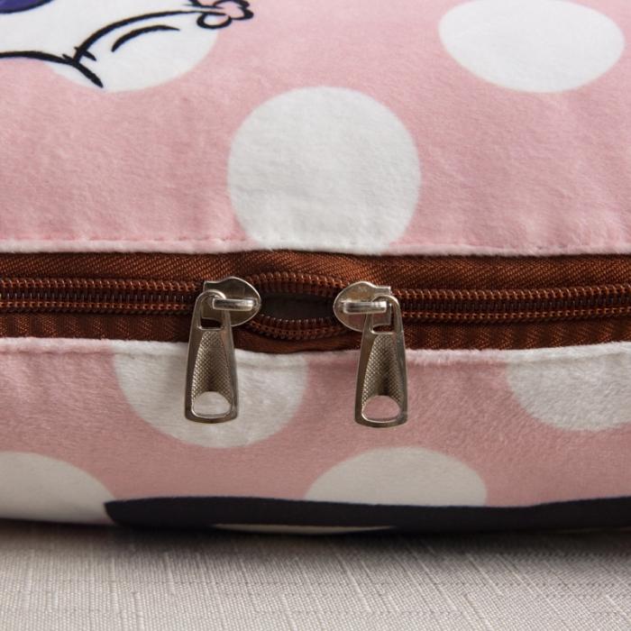 91家纺网 家纺一手货源 找家纺 宝马家纺 2022荷兰绒数码印花抱枕被 粉色松鼠