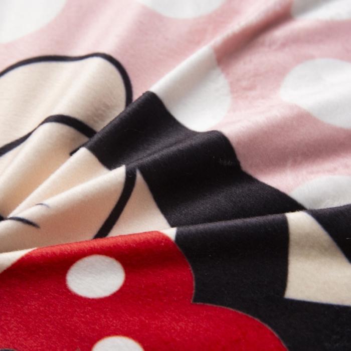 91家纺网 家纺一手货源 找家纺 宝马家纺 2022荷兰绒数码印花抱枕被 粉色松鼠