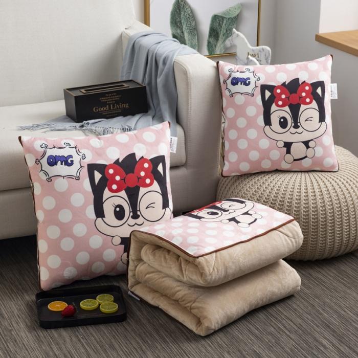 91家纺网 家纺一手货源 找家纺 宝马家纺 2022荷兰绒数码印花抱枕被 粉色松鼠