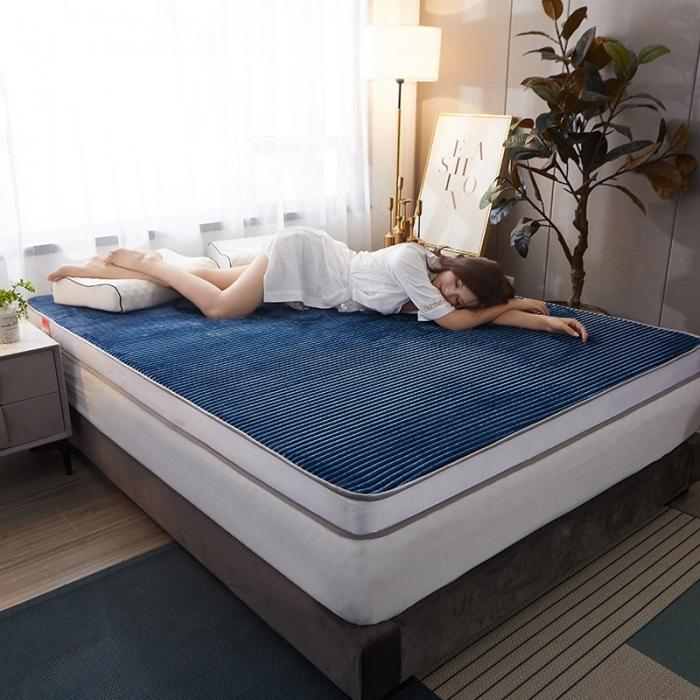 91家纺网 家纺一手货源 找家纺 欣罗兰垫业 2022三明治针织记忆棉床垫 纯蓝