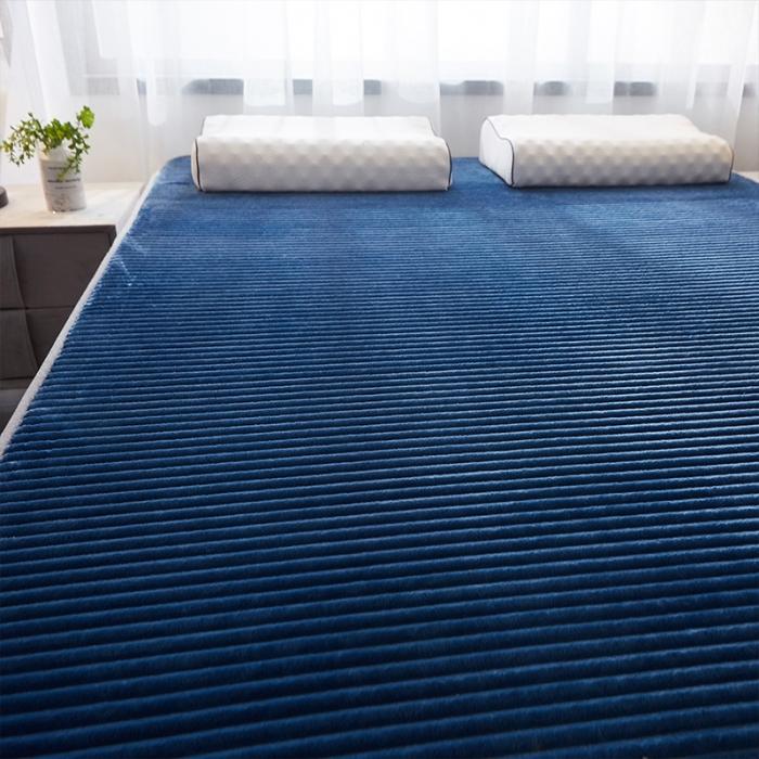 91家纺网 家纺一手货源 找家纺 欣罗兰垫业 2022三明治针织记忆棉床垫 纯蓝