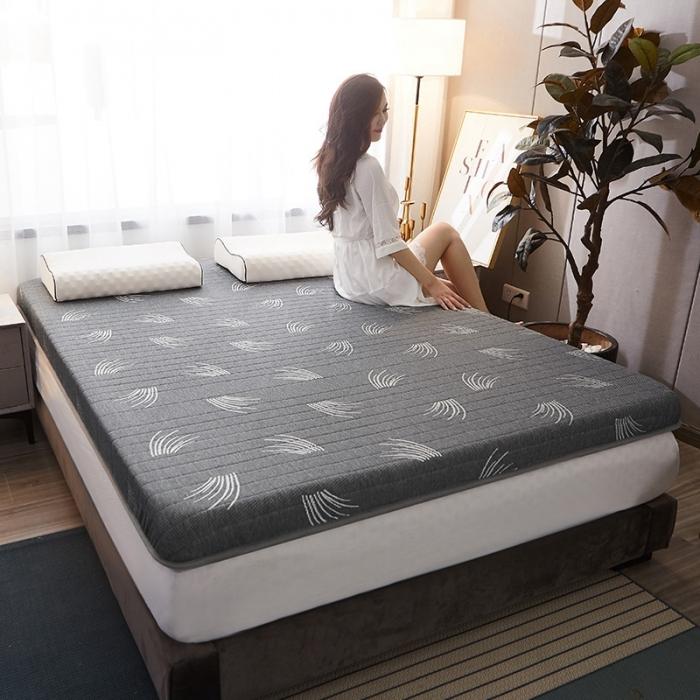 91家纺网 家纺一手货源 找家纺 欣罗兰垫业 2022三明治针织记忆棉床垫 繁茂灰