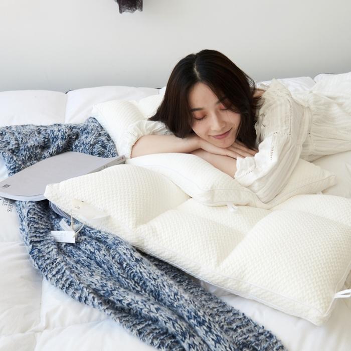 91家纺网 家纺一手货源 找家纺 方回 2022新款立体针织绒五分区枕48*74cm