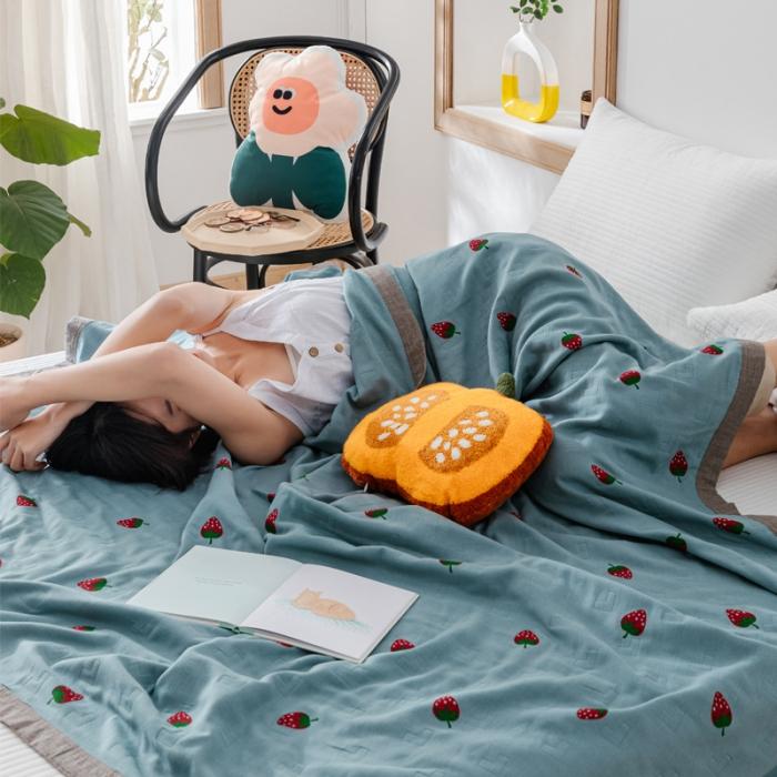 91家纺网 家纺一手货源 找家纺 朴尔植物印染全棉纱布毛巾被可机洗床单双人休闲盖毯夏被草莓-兰