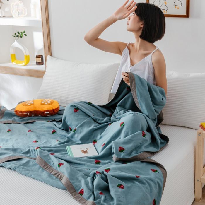 91家纺网 家纺一手货源 找家纺 朴尔植物印染全棉纱布毛巾被可机洗床单双人休闲盖毯夏被草莓-兰