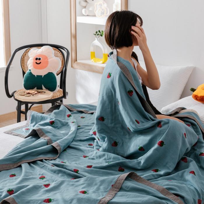 91家纺网 家纺一手货源 找家纺 朴尔植物印染全棉纱布毛巾被可机洗床单双人休闲盖毯夏被草莓-兰