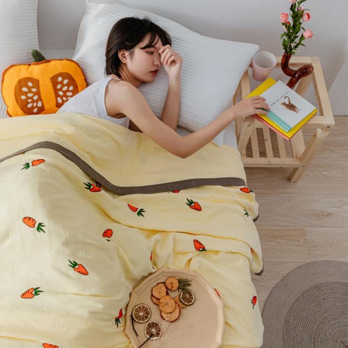 91家纺网 家纺一手货源 找家纺 朴尔植物印染全棉纱布毛巾被可机洗床单双人休闲盖毯夏被胡萝卜黄