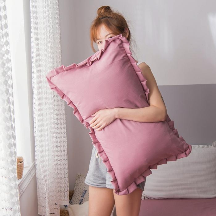 91家纺网 家纺一手货源 找家纺 轻奢坊 2023日系褶皱短花边单品枕套48*74cm 胭脂红一只