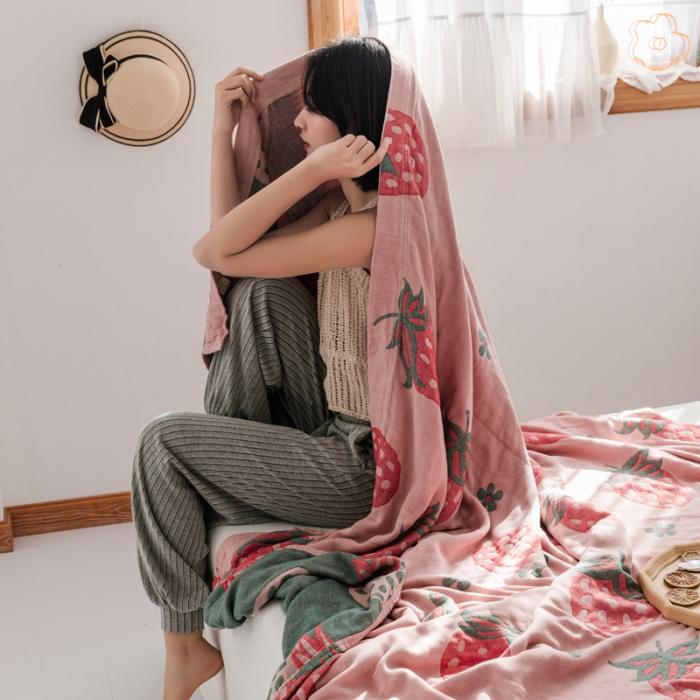 91家纺网 家纺一手货源 找家纺 朴尔 2020年新款冰感竹纤维毛巾被 草莓诱惑-墨绿粉