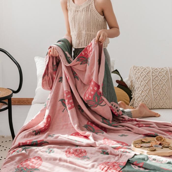 91家纺网 家纺一手货源 找家纺 朴尔 2020年新款冰感竹纤维毛巾被 草莓诱惑-墨绿粉