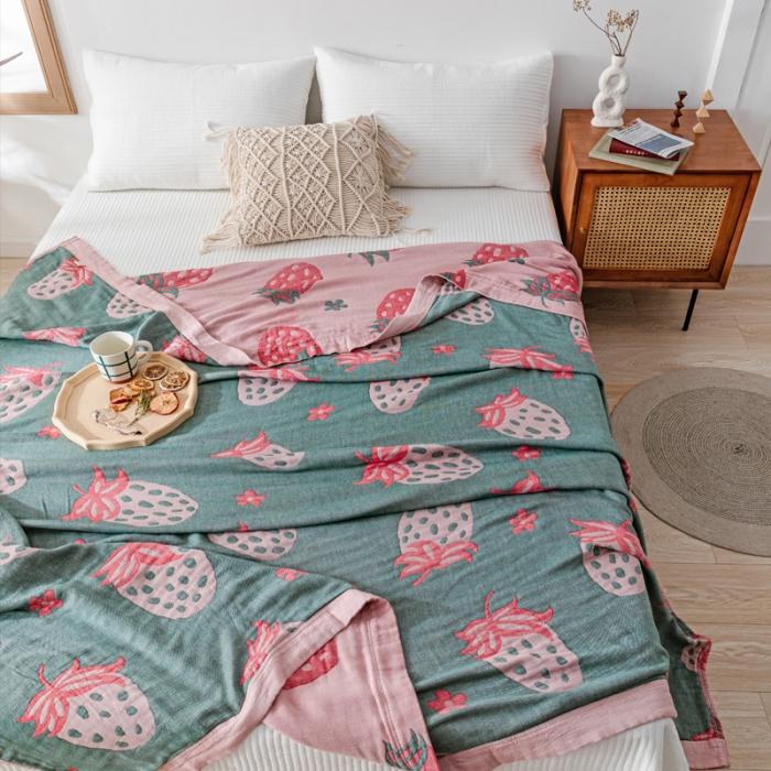 91家纺网 家纺一手货源 找家纺 朴尔 2020年新款冰感竹纤维毛巾被 草莓诱惑-墨绿粉