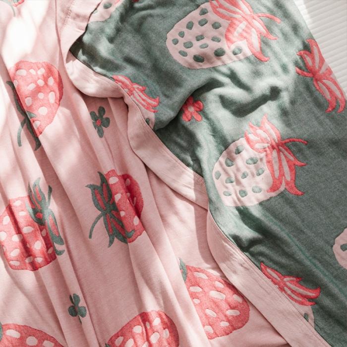 91家纺网 家纺一手货源 找家纺 朴尔 2020年新款冰感竹纤维毛巾被 草莓诱惑-墨绿粉