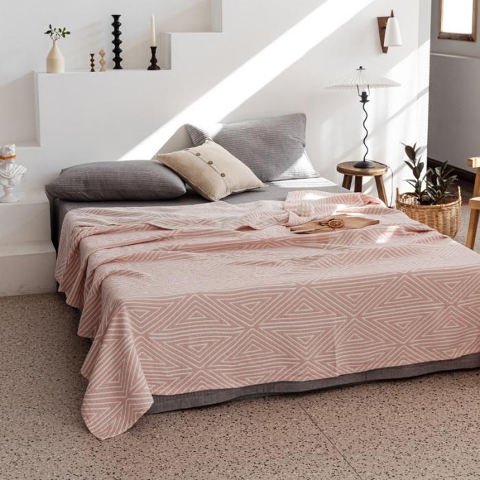 91家纺网 家纺一手货源 找家纺 朴尔 2020年新款加厚三层水洗棉全棉纱布毛巾被 等边三角-粉