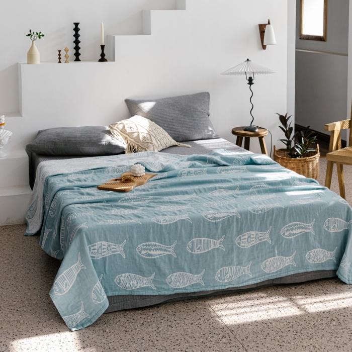 91家纺网 家纺一手货源 找家纺 朴尔 2020年新款加厚三层水洗棉全棉纱布毛巾被 复古鱼-兰