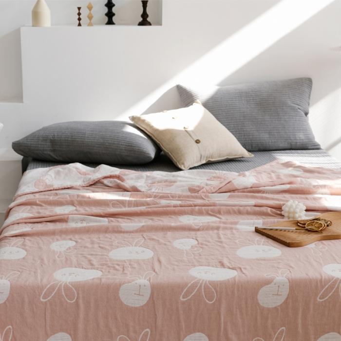 91家纺网 家纺一手货源 找家纺 朴尔 2020年新款加厚三层水洗棉全棉纱布毛巾被 灵动兔-粉