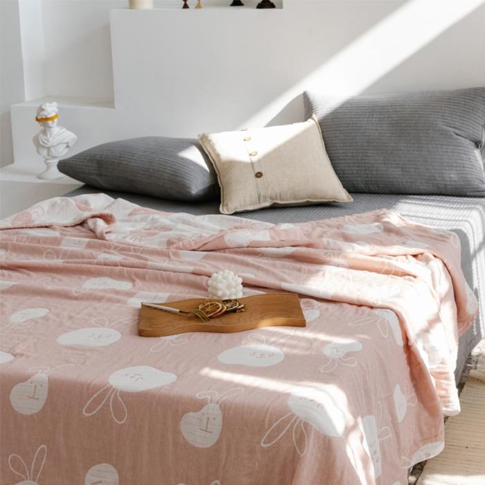 91家纺网 家纺一手货源 找家纺 朴尔 2020年新款加厚三层水洗棉全棉纱布毛巾被 灵动兔-粉