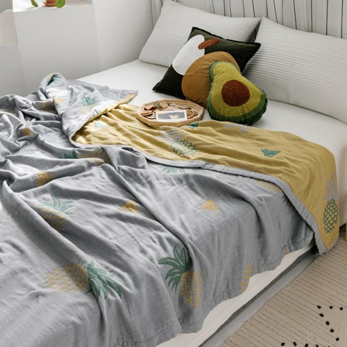 91家纺网 家纺一手货源 找家纺 朴尔 2020年新款水果系列四层纱布毛巾被 菠萝与三角-灰黄