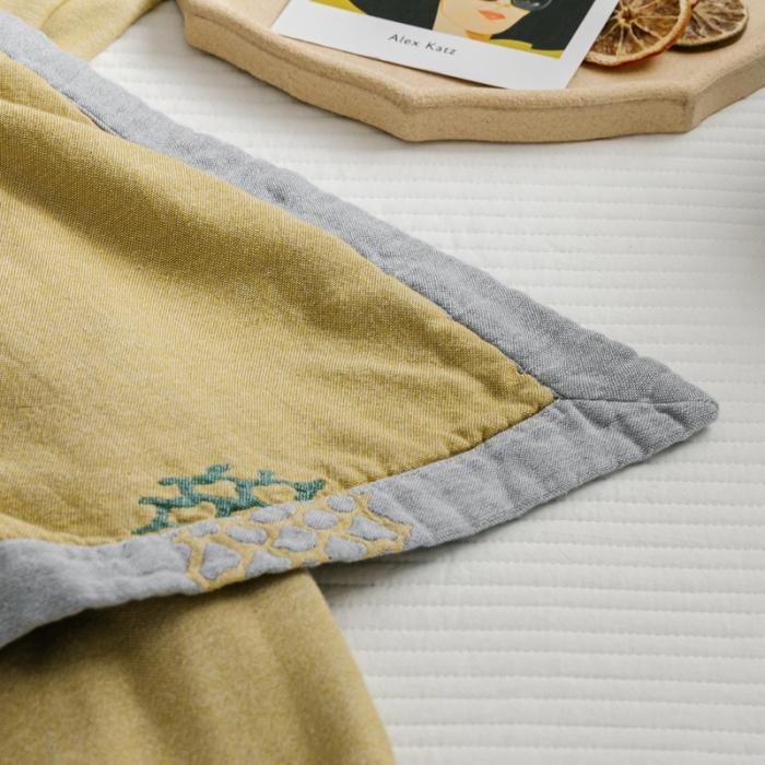 91家纺网 家纺一手货源 找家纺 朴尔 2020年新款水果系列四层纱布毛巾被 菠萝与三角-灰黄