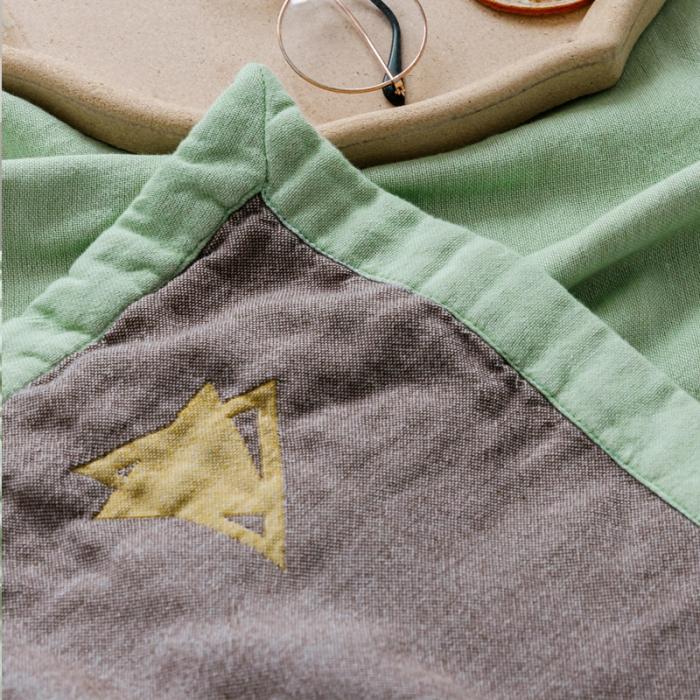 91家纺网 家纺一手货源 找家纺 朴尔 2020年新款水果系列四层纱布毛巾被 菠萝与三角-绿咖