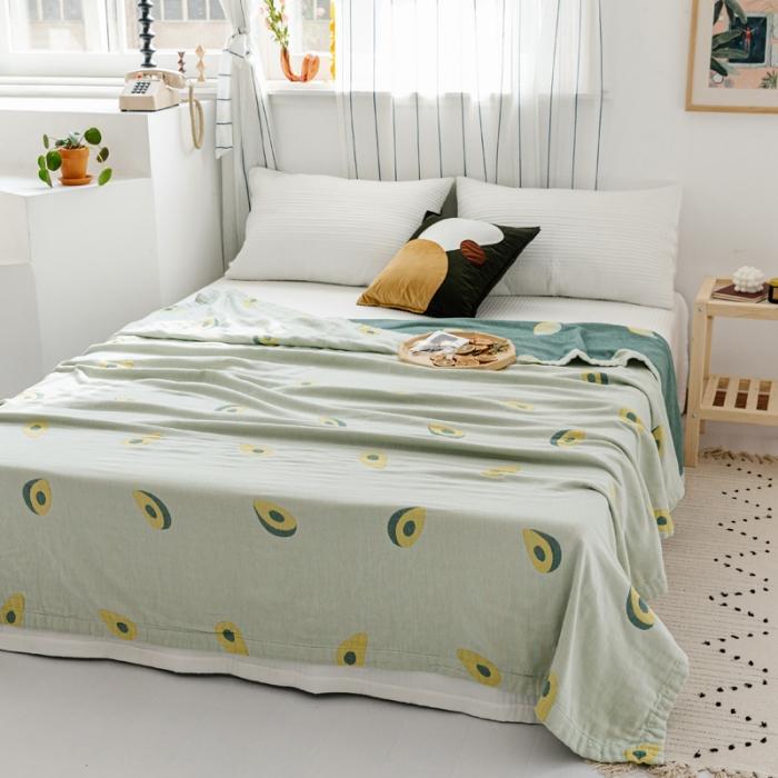 91家纺网 家纺一手货源 找家纺 朴尔 2020年新款水果系列四层纱布毛巾被 牛油果女孩-墨绿米