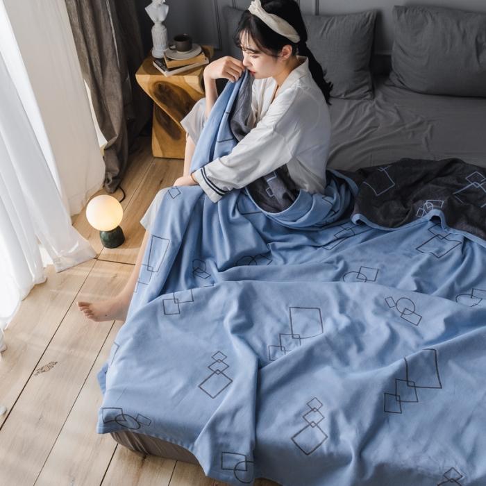 91家纺网 家纺一手货源 找家纺 朴尔 2020年新款主推特惠三层全棉纱布毛巾被 方与圆-蓝