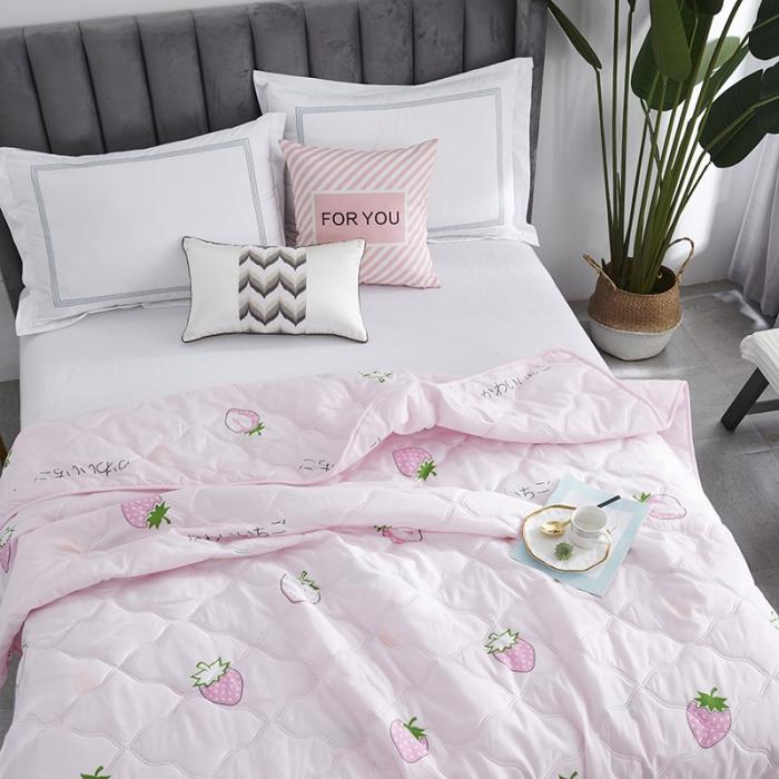 91家纺网 家纺一手货源 找家纺 畅销被业 2020新款超声波夏被 粉色草莓