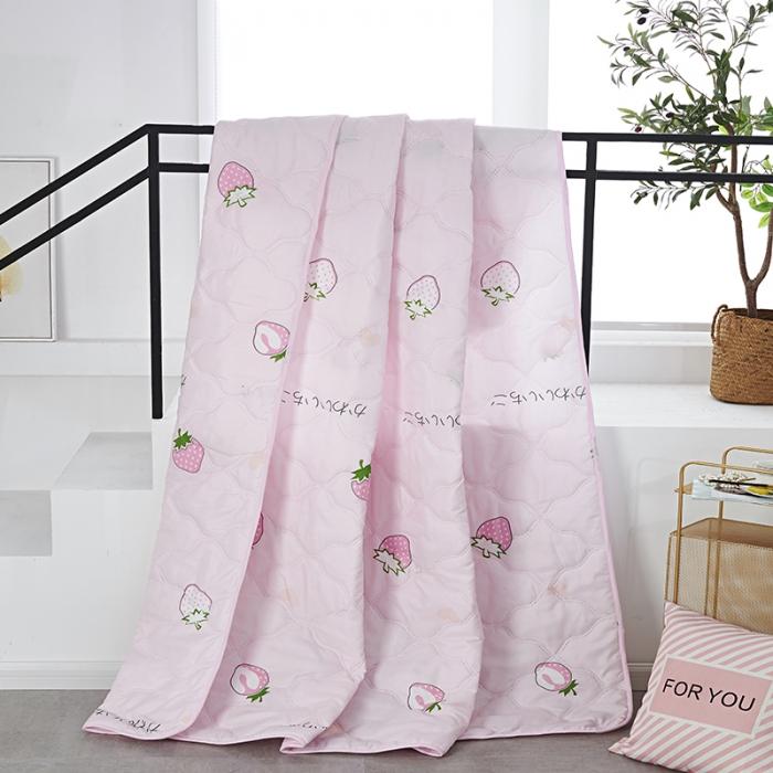 91家纺网 家纺一手货源 找家纺 畅销被业 2020新款超声波夏被 粉色草莓