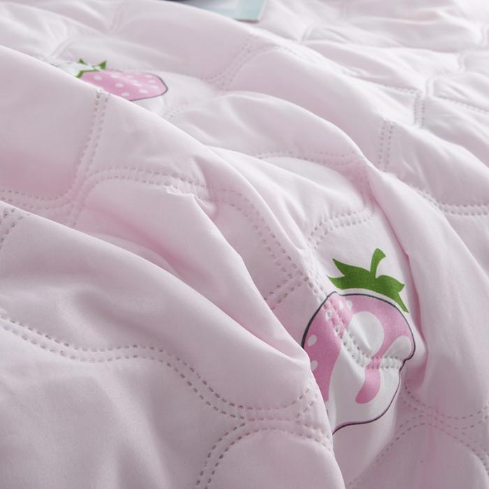 91家纺网 家纺一手货源 找家纺 畅销被业 2020新款超声波夏被 粉色草莓