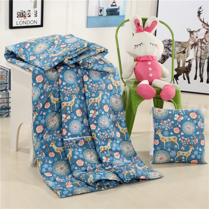 91家纺网 家纺一手货源 找家纺 宝马家纺 2022年精梳棉抱枕被 梅花三鹿