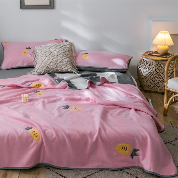 91家纺网 家纺一手货源 找家纺 朴尔2020新款时尚六层全棉纱布盖毯夏季毛巾被农场胡萝卜-粉