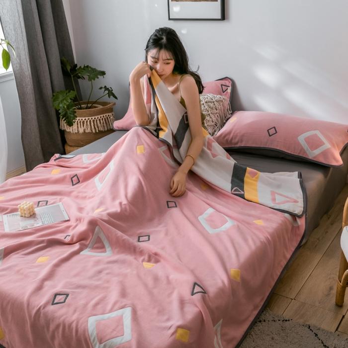 91家纺网 家纺一手货源 找家纺 朴尔2020新款时尚六层全棉纱布盖毯夏季毛巾被 时尚几何-粉
