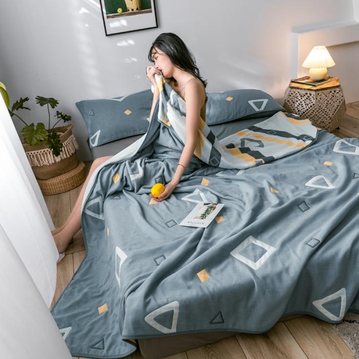 91家纺网 家纺一手货源 找家纺 朴尔2020新款时尚六层全棉纱布盖毯夏季毛巾被 时尚几何-蓝