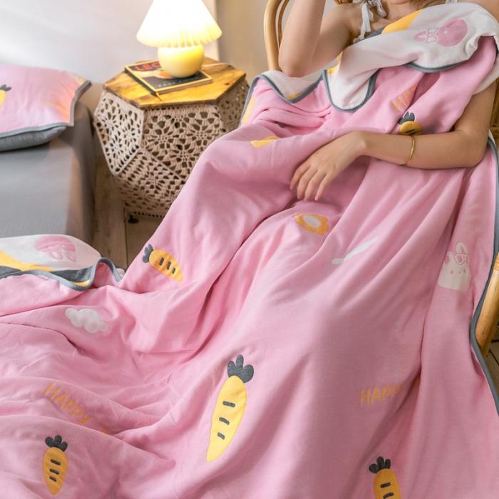 91家纺网 家纺一手货源 找家纺 朴尔2020新款时尚六层全棉纱布盖毯夏季毛巾被兔与胡萝卜-粉